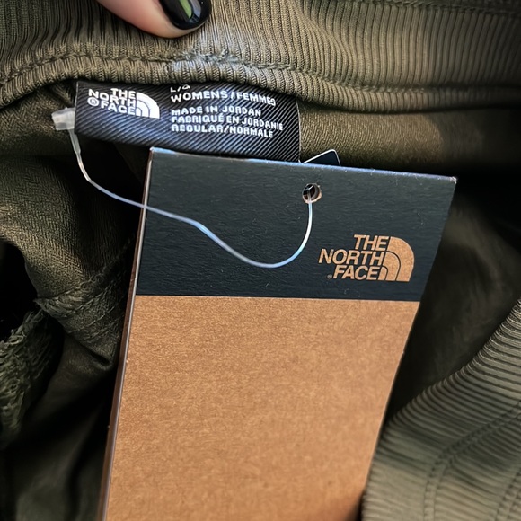 Women’s size Large North face shorts - Picture 3 of 5